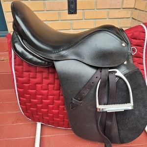 English Saddle size 17